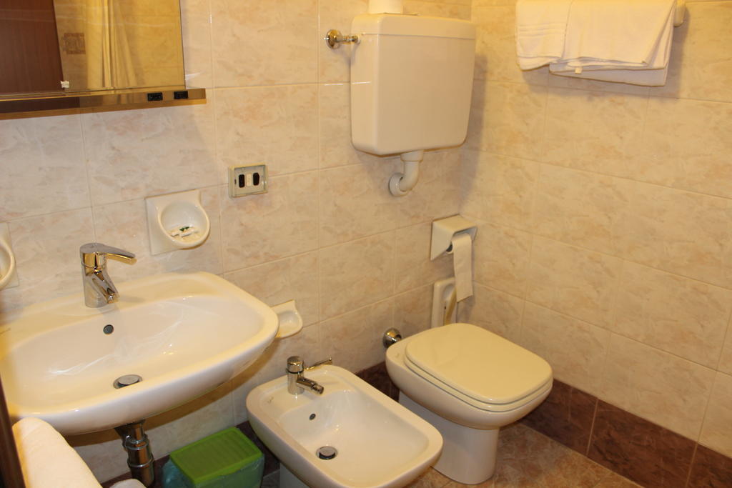 Albergo Napoleone SantʼAmbrogio di Valpolicella 部屋 写真