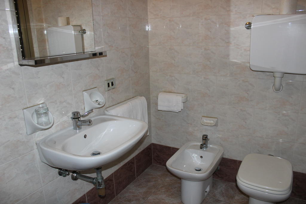 Albergo Napoleone SantʼAmbrogio di Valpolicella 部屋 写真